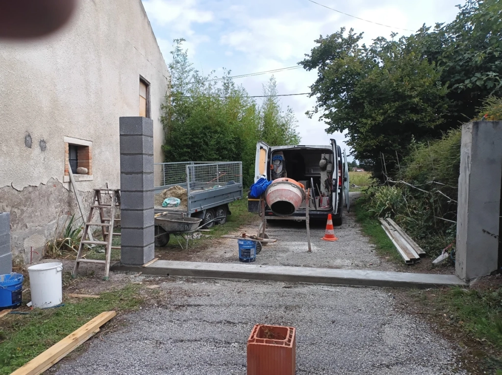 Entrée de propriété rénovée après la tempête à Vaudreuille