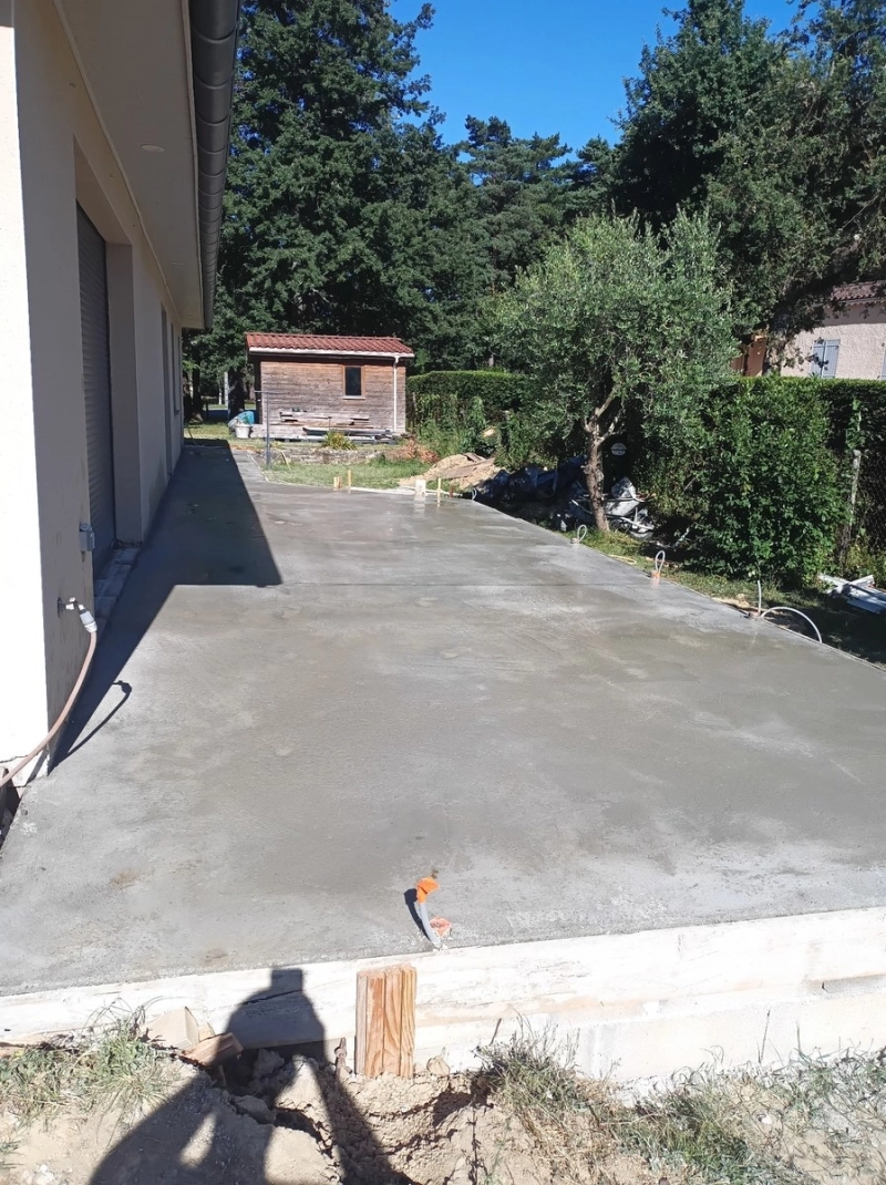 Création d’une dalle béton extérieure à Saint-Ferréol